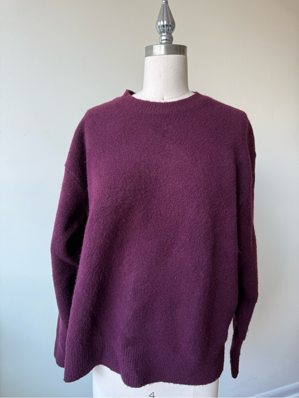 Uniqlo Women's Burgundy Crewneck Sweater - Size M